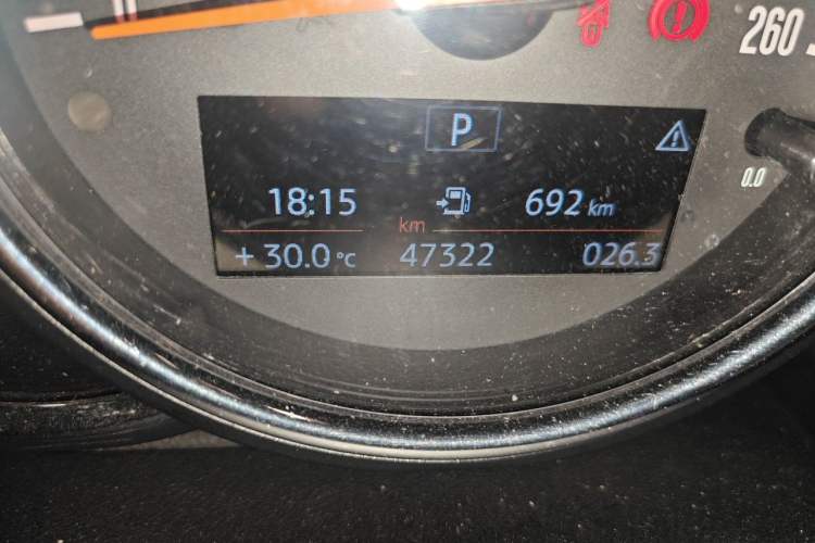 Used MINI 2016 1.5T COOPER Pioneer Edition Five-Door Model Odometer Close Up