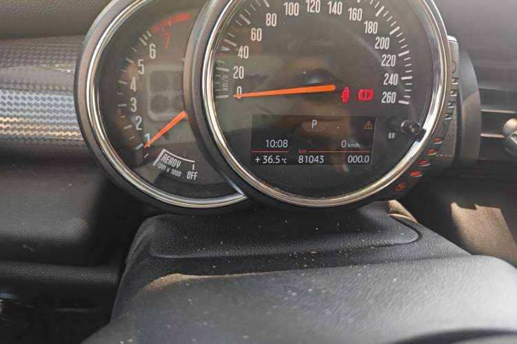 Used MINI 2016 1.5T COOPER Odometer Close Up