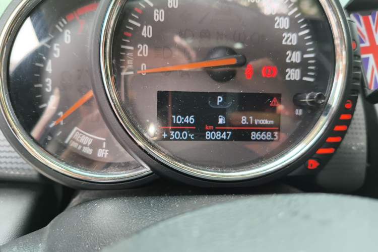 Used MINI 2016 1.5T COOPER Five-Door Edition Odometer Close Up