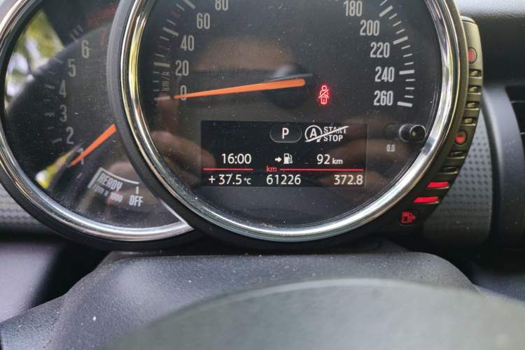 Used MINI 2016 1.5T COOPER Five-Door Edition Odometer Close Up