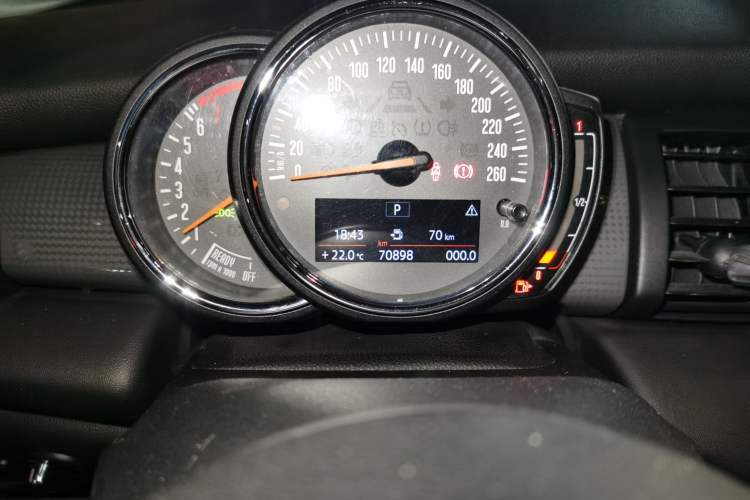 Used MINI 2016 1.5T COOPER Odometer Close Up