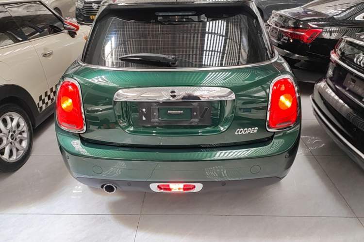 Used MINI 2016 1.5T COOPER Five-Door Edition Rear