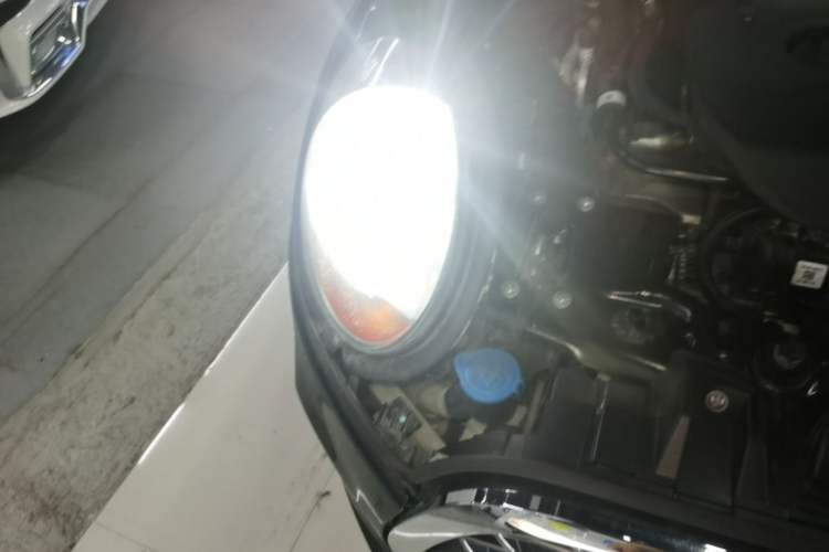 Used MINI 2016 1.2T ONE Pioneer Edition Five-Door Version Right Front Headlight