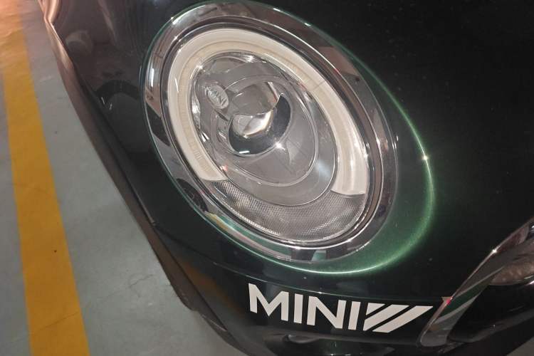 Used MINI 2016 1.5T COOPER Pioneer Edition Five-Door Model Right Front Headlight