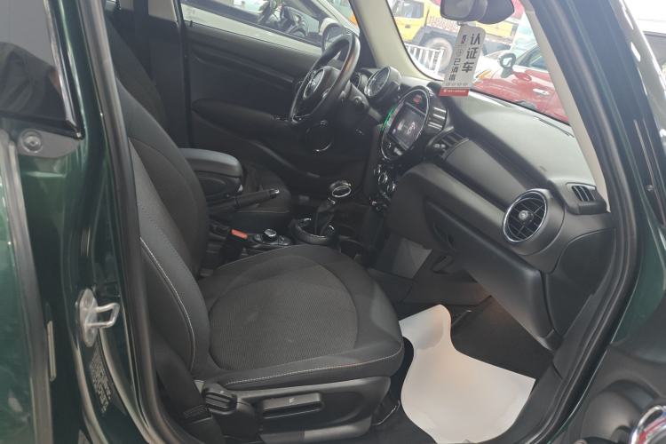 Used MINI 2016 1.2T ONE Pioneer Edition Five-Door Version Right Front Seat
