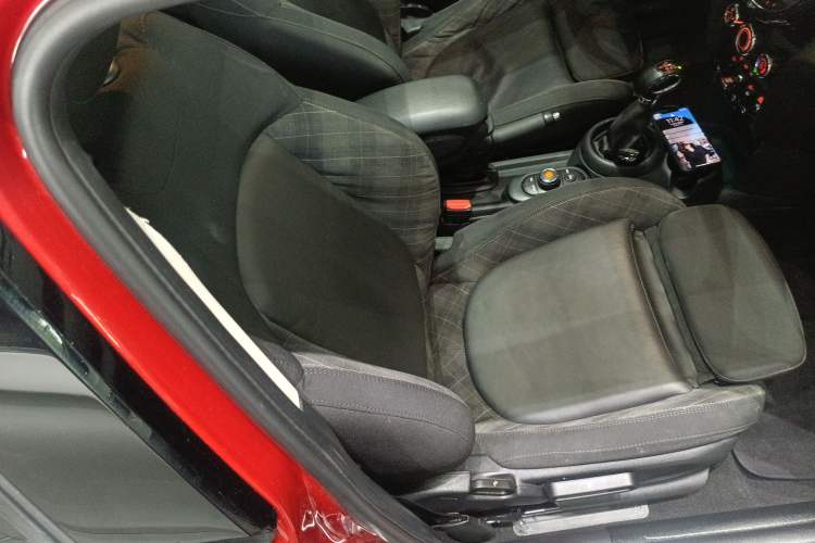 Used MINI 2016 1.5T COOPER Five-Door Edition Right Front Seat