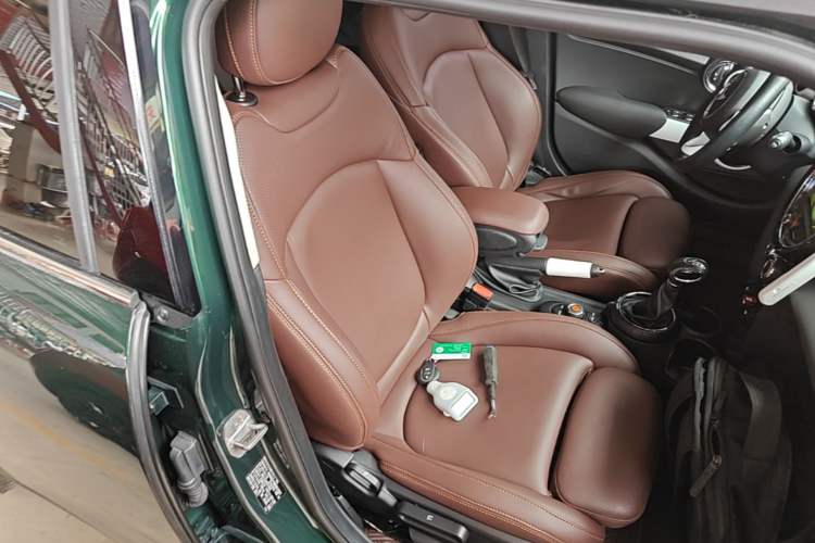 Used MINI 2016 1.5T COOPER Five-Door Edition Right Front Seat