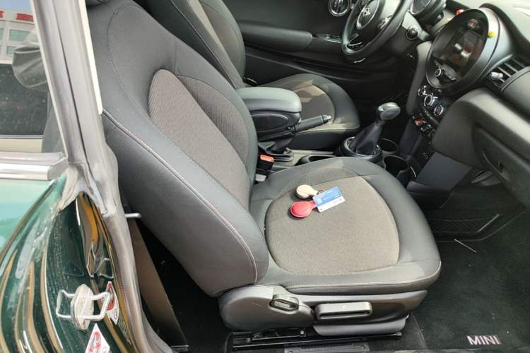 Used MINI 2016 1.2T ONE Pioneer Edition Right Front Seat