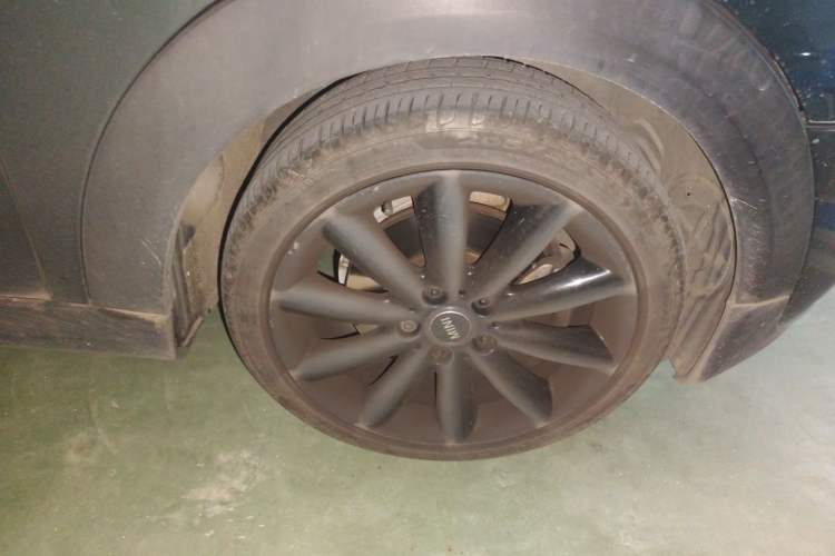 Used MINI 2016 2.0T COOPER S Pioneer Edition Five-Door Model Right Front Wheel Hub