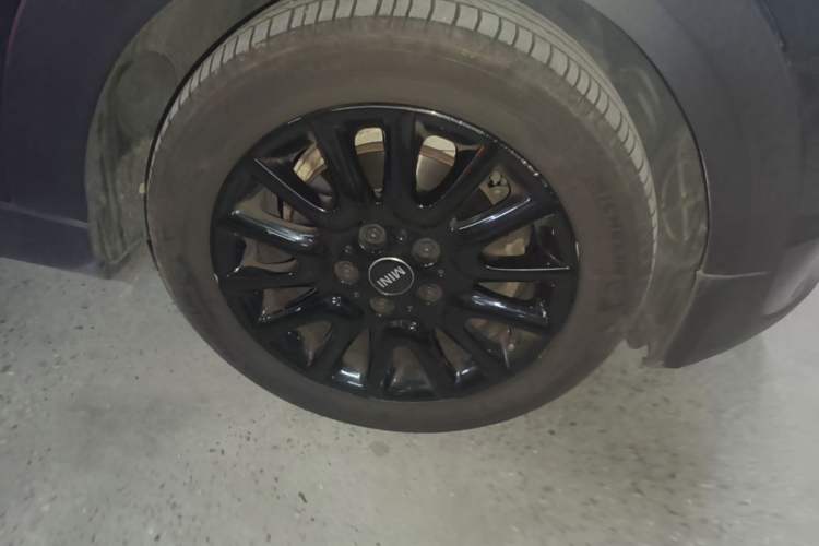 Used MINI 2016 1.2T ONE Pioneer Edition Five-Door Version Right Front Wheel Hub