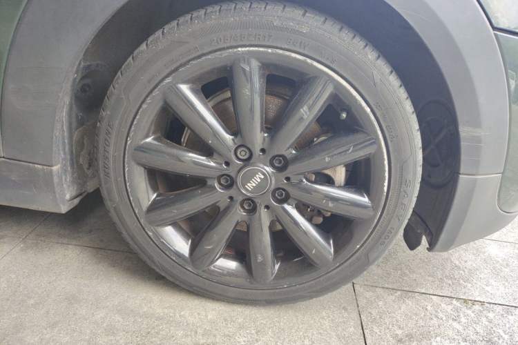 Used MINI 2016 2.0T COOPER S Performance-oriented Right Front Wheel Hub