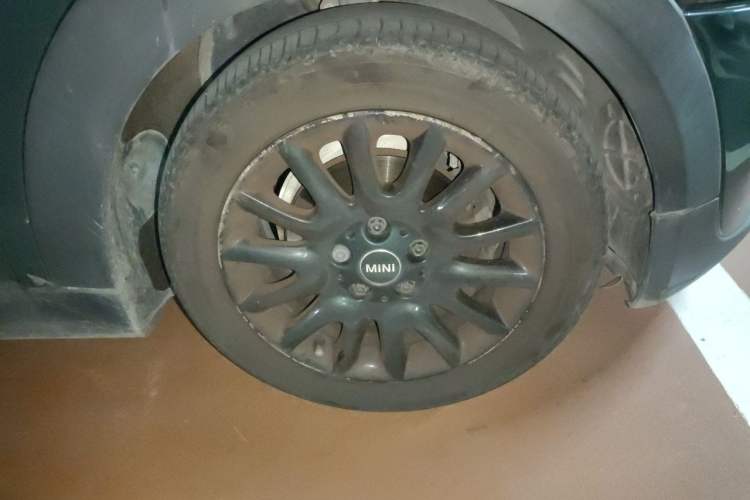 Used MINI 2016 1.5T COOPER CABRIO Right Front Wheel Hub
