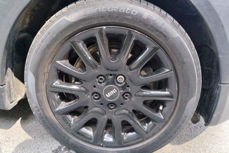 Used MINI 2016 1.5T COOPER Five-Door Edition Right Front Wheel Hub