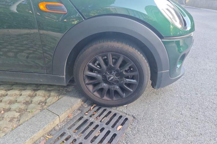Used MINI 2016 1.2T ONE Pioneer Edition Five-Door Version Right Front Wheel Hub