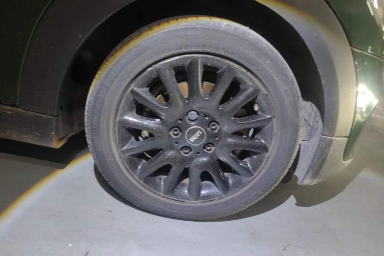 Used MINI 2016 1.5T COOPER Five-Door Edition Right Front Wheel Hub