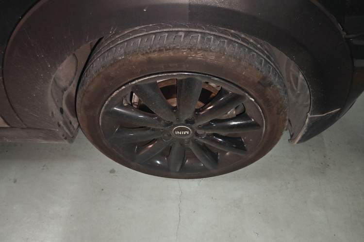 Used MINI 2016 1.5T COOPER Pioneer Edition Five-Door Model Right Front Wheel Hub