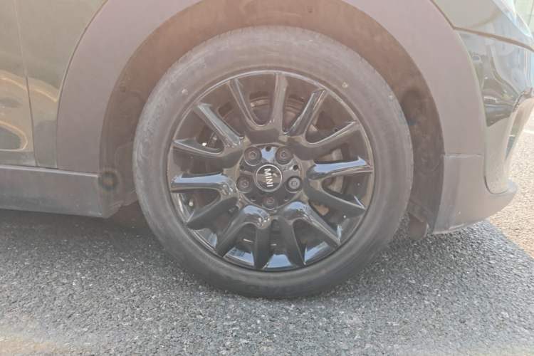 Used MINI 2016 1.5T COOPER Five-Door Edition Right Front Wheel Hub