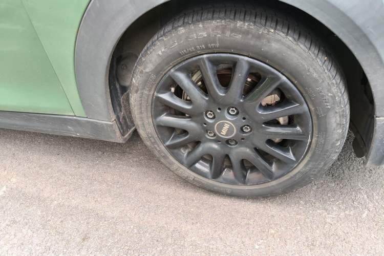 Used MINI 2016 1.5T COOPER Five-Door Edition Right Front Wheel Hub