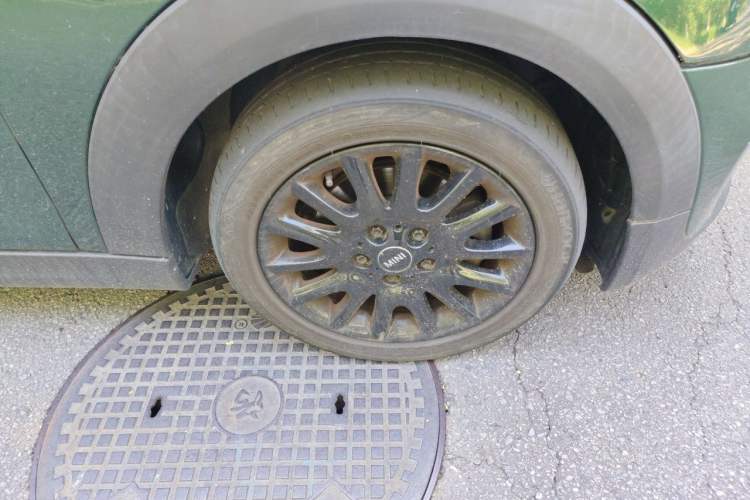 Used MINI 2016 1.5T COOPER Five-Door Edition Right Front Wheel Hub