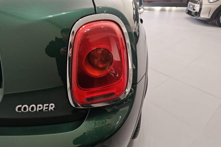 Used MINI 2016 1.5T COOPER Five-Door Edition Right Rear Taillight