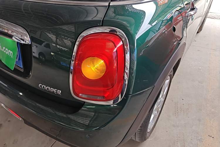 Used MINI 2016 1.5T COOPER Five-Door Edition Right Rear Taillight