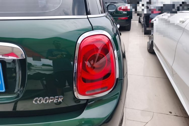 Used MINI 2016 1.5T COOPER SEVEN Five-Door Edition Right Rear Taillight