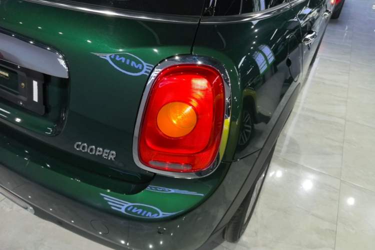 Used MINI 2016 1.5T COOPER Five-Door Edition Right Rear Taillight
