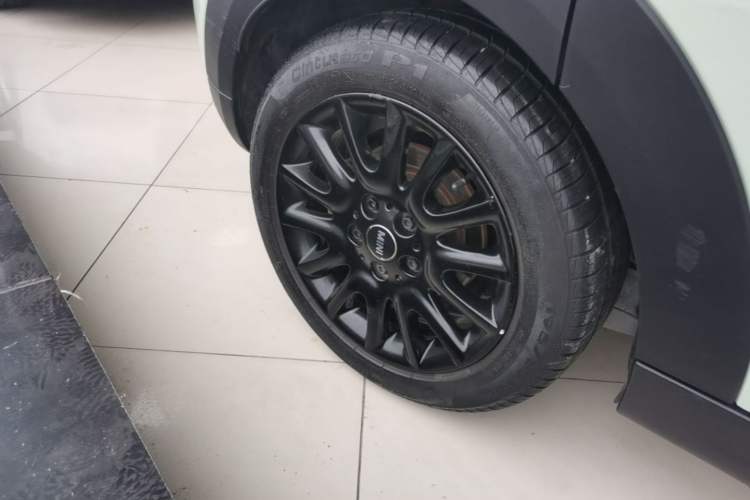 Used MINI 2016 1.2T ONE Pioneer Edition Five-Door Version Right Rear Wheel Hub