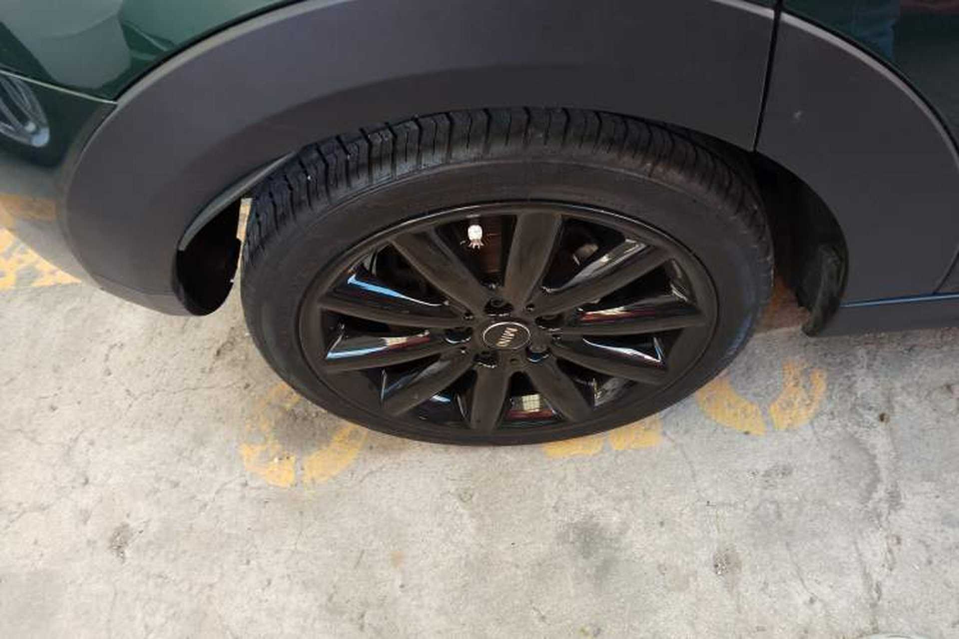 Used MINI 2016 2.0T COOPER S Pioneer Edition Five-Door Model Right Rear Wheel Hub