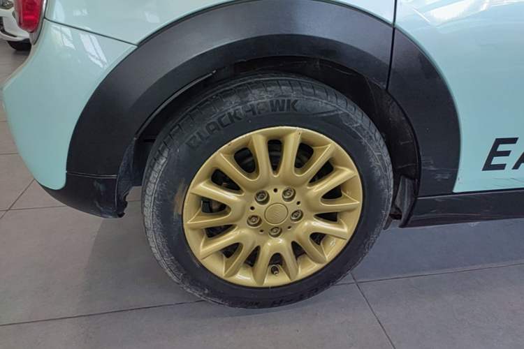 Used MINI 2016 1.2T ONE Pioneer Edition Five-Door Version Right Rear Wheel Hub