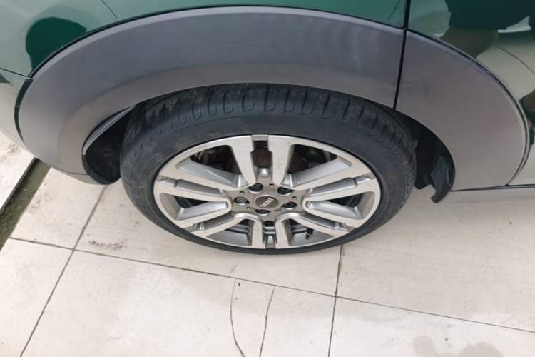 Used MINI 2016 1.5T COOPER SEVEN Five-Door Edition Right Rear Wheel Hub