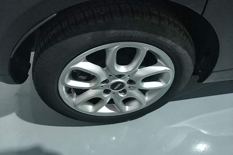 Used MINI 2016 1.5T COOPER Five-Door Edition Right Rear Wheel Hub