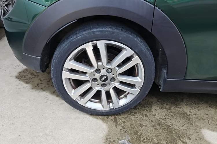 Used MINI 2016 1.5T COOPER SEVEN Five-Door Edition Right Rear Wheel Hub