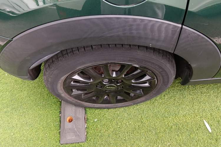 Used MINI 2016 1.5T COOPER Five-Door Edition Right Rear Wheel Hub