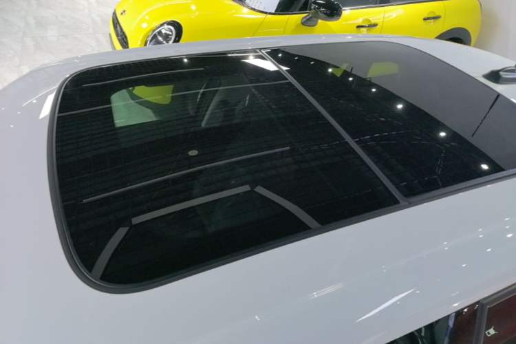 Used MINI 2016 1.5T COOPER Five-Door Edition Roof
