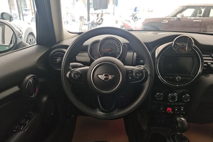 Used MINI 2016 1.5T COOPER Five-Door Edition Steering Wheel