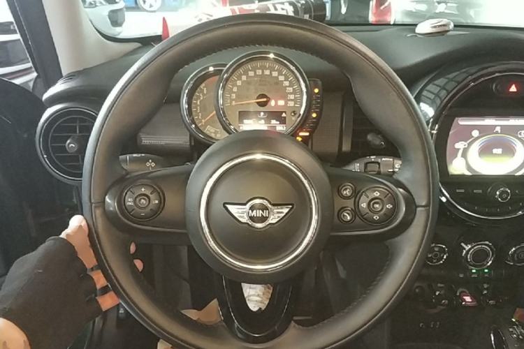 Used MINI 2016 1.5T COOPER Five-Door Edition Steering Wheel