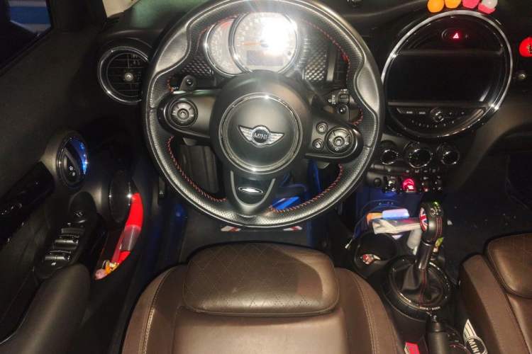 Used MINI 2016 2.0T COOPER S Pioneer Edition Five-Door Model Steering Wheel