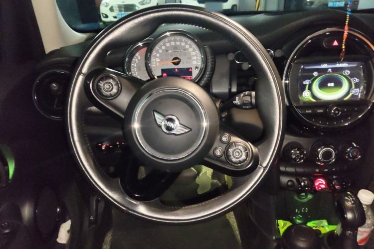 Used MINI 2016 1.5T COOPER Five-Door Edition Steering Wheel