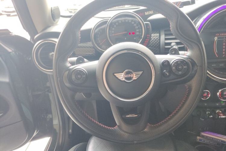 Used MINI 2016 2.0T COOPER S Performance-oriented Steering Wheel
