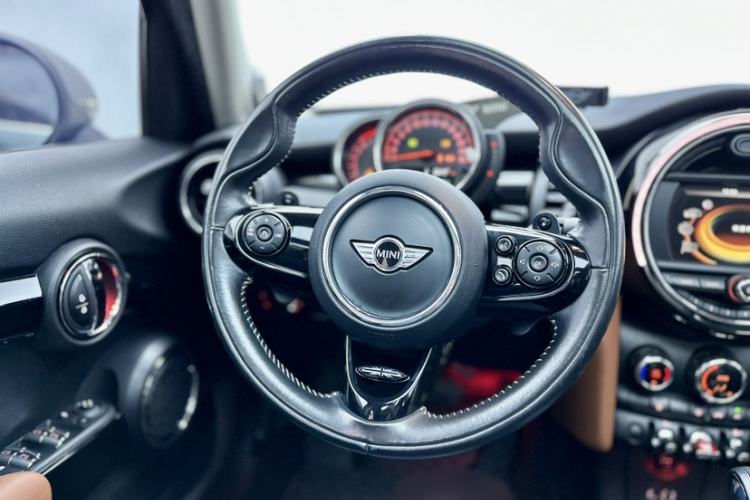 Used MINI 2016 2.0T COOPER S SEVEN Five-Door Edition Steering Wheel