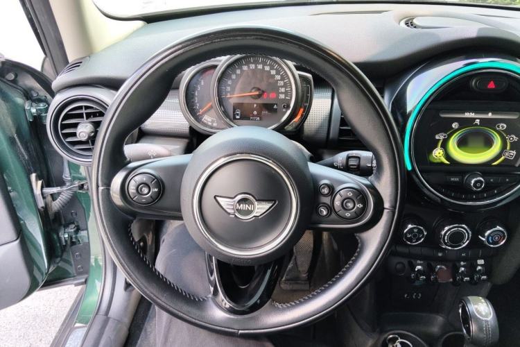 Used MINI 2016 1.5T COOPER Five-Door Edition Steering Wheel