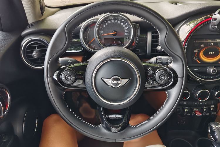 Used MINI 2016 1.5T COOPER SEVEN Five-Door Edition Steering Wheel