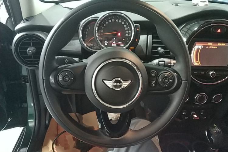 Used MINI 2016 1.5T COOPER Five-Door Edition Steering Wheel