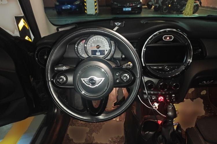 Used MINI 2016 1.5T COOPER Pioneer Edition Five-Door Model Steering Wheel