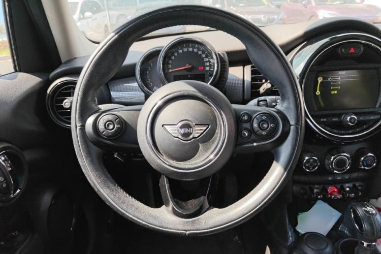 Used MINI 2016 1.5T COOPER Five-Door Edition Steering Wheel