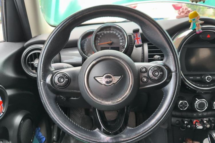 Used MINI 2016 1.5T COOPER Five-Door Edition Steering Wheel