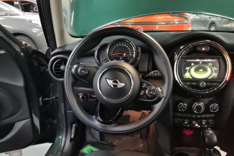 Used MINI 2016 1.5T COOPER Five-Door Edition Steering Wheel