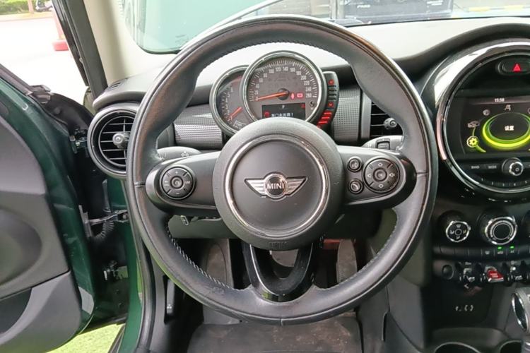 Used MINI 2016 1.5T COOPER Five-Door Edition Steering Wheel