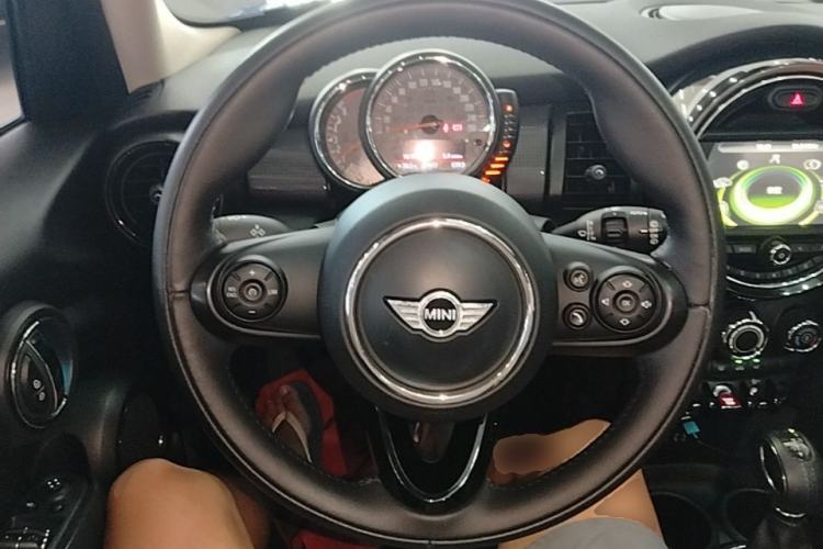Used MINI 2016 1.5T COOPER Five-Door Edition Steering Wheel